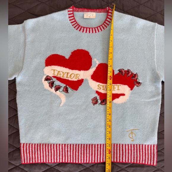 TAYLOR SWIFT ALBUM HEART SWEATER - Picture 3 of 13